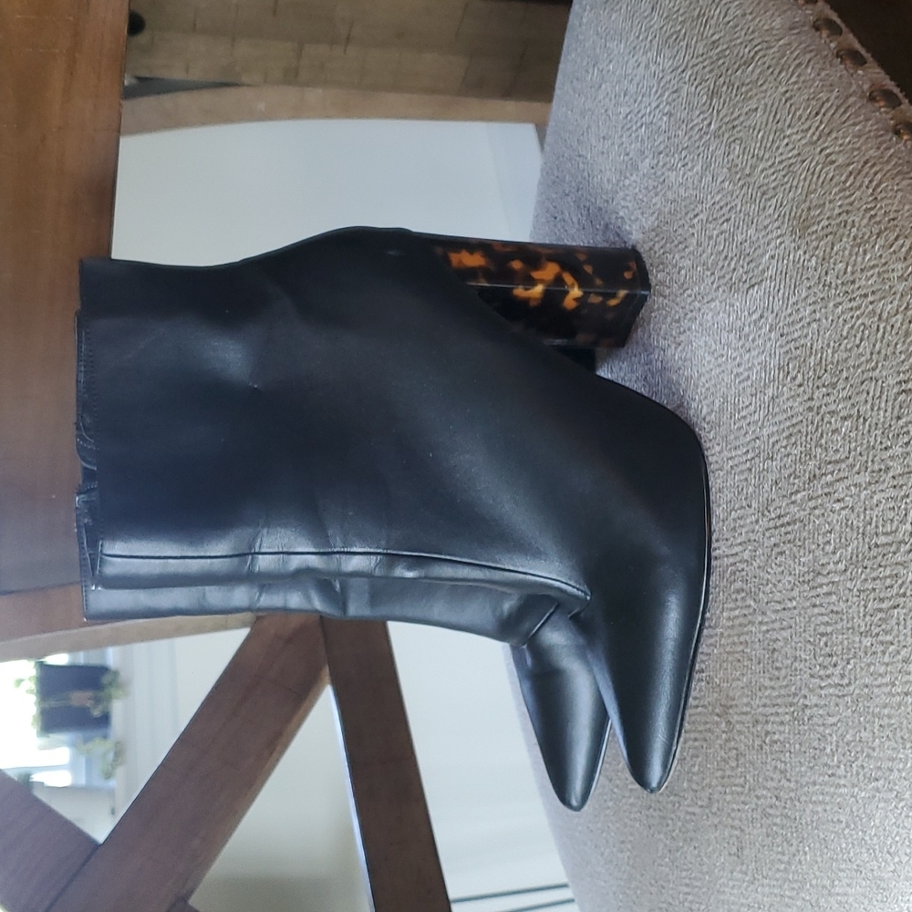 Express Size 9 tortoise shell heel booties